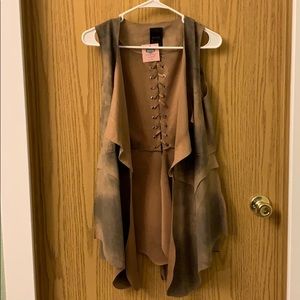 Super cute faux leather vest NWT